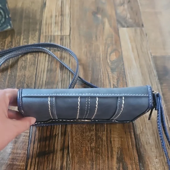 boc Navy and Light Blue Wristlet Clutch With Crossbody Strap - Picture 7 of 9